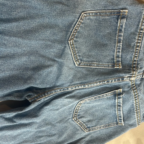 Cargos - Picture 2 of 3